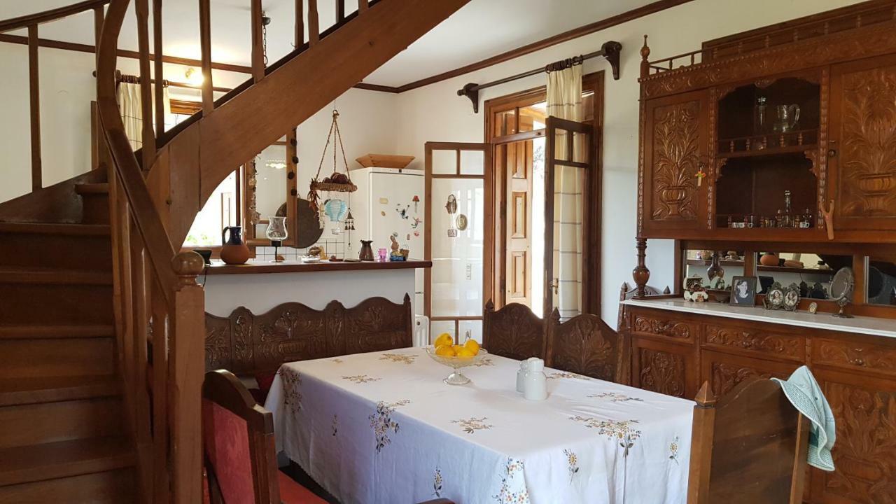 Ample Modern Country Home Nea Epidavros Exteriér fotografie